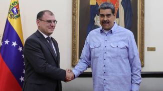 Víktor Karankévich y Nicolás Maduro. Foto del servicio de prensa del Gobierno belaruso