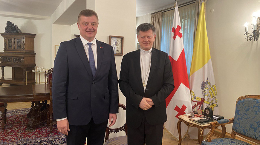 Nikolái Rogaschuk y Ante Jozic. Foto de la Embajada de la República de Belarús en Georgia