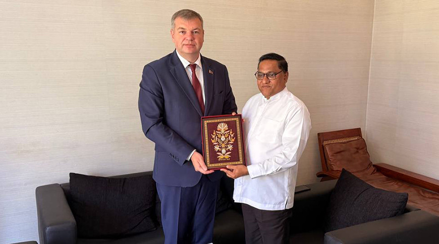 Mijaíl Kaskó y Vijitha Herath. Foto del Ministerio de Asuntos Exteriores