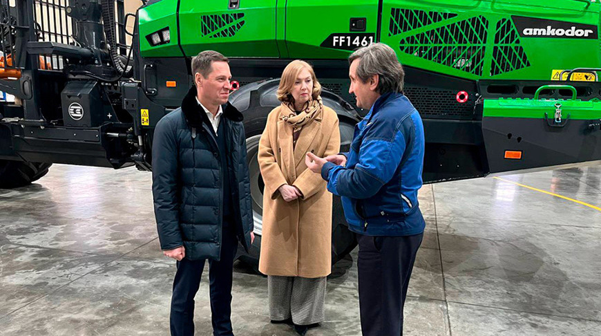 Foto del holding Amkodor