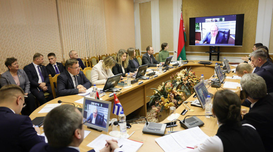 Foto de la Cámara de Representantes de la Asamblea Nacional de la República de Belarús
