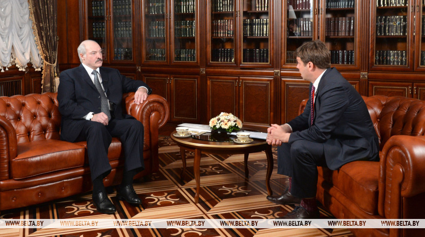 Aleksandr Lukashenko dio entrevista a Bloomberg, año 2015