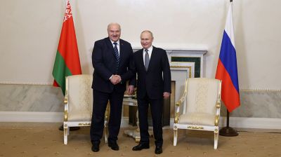  Lukashenko y
Putin sostuvieron negociaciones bilaterales 