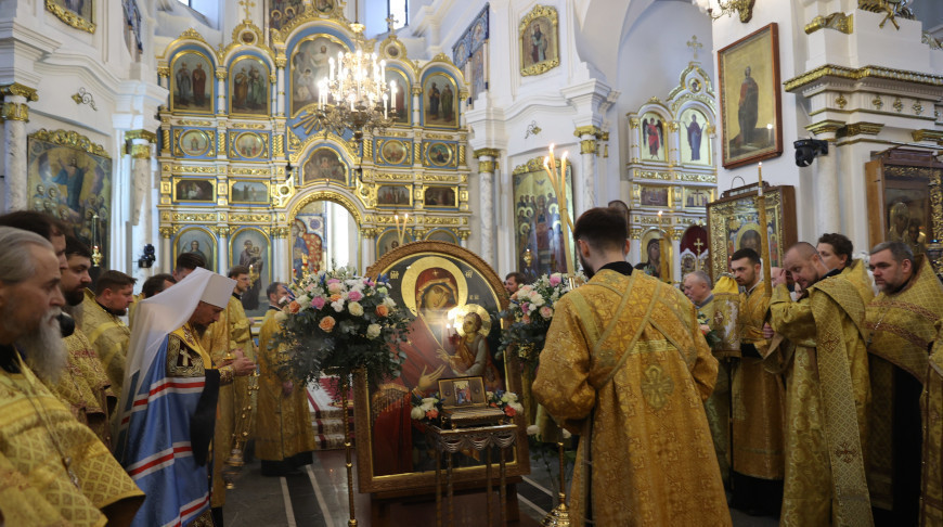 Los creyentes de
Minsk veneraron el cinturón de la Virgen María 