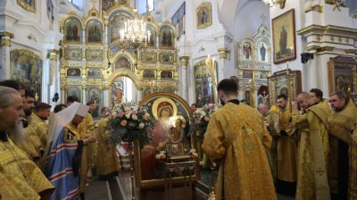Los creyentes de
Minsk veneraron el cinturón de la Virgen María 