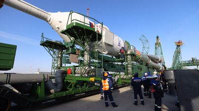 Los preparativos para el
lanzamiento del cohete con la nave espacial tripulada Soyuz MS-25 en Baikonur 