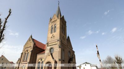  Iglesia Católica de
la Exaltación de la Santa Cruz en Vileika 