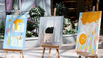 Inaugurada en Minsk una exposición sobre gatos del pintor de Gómel Aleksandr Pokotilo 
