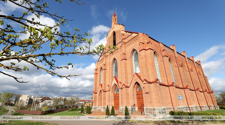 Iglesia Católica de San Lorenzo en Ushachi 