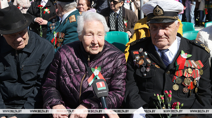 Miles de habitantes de Gómel unidos en una
marcha en honor de la Gran Victoria 