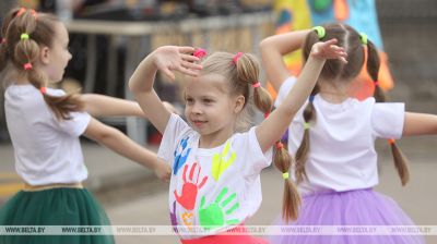 Los hospitales de Minsk organizan flashmobs
para celebrar el Día Internacional de la Infancia 