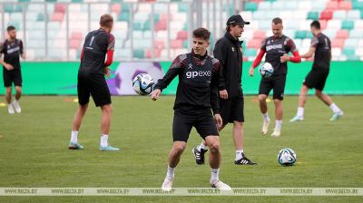  Las selecciones de fútbol de Belarús y Rusia se entrenaron en vísperas de un amistoso 