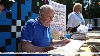 El primer campeón olímpico de Belarús Serguéi
Makárenko presentó sus memorias en el festival Vytoki 