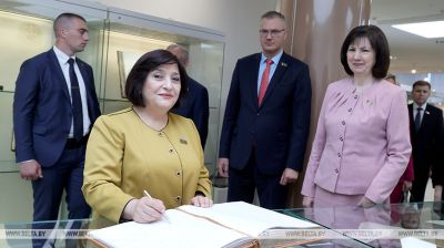 La delegación azerbaiyana visitó la Biblioteca Nacional de Belarús 