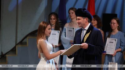 El baile de graduación en la Universidad Estatal de Belarús 