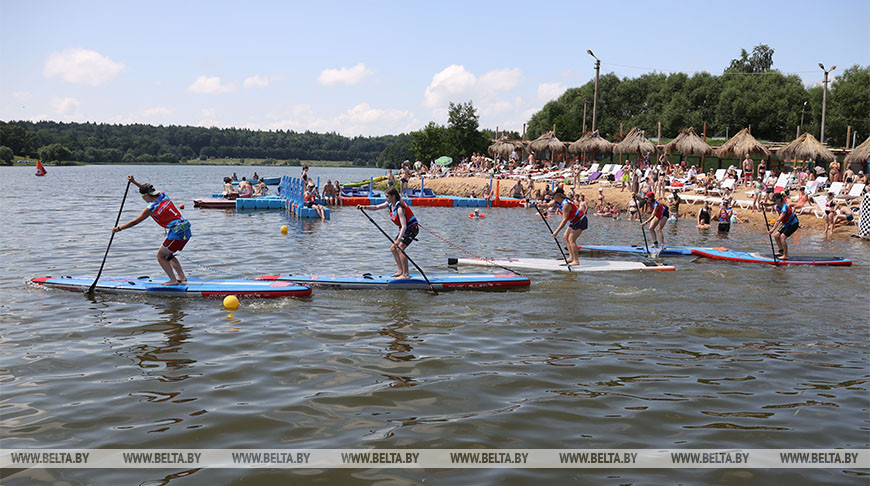 Competiciones internacionales de surf en la región de Minsk 