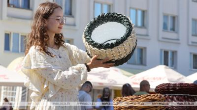 En la Ciudad de los Artesanos del festival “Slavianski Bazar en Vítebsk” 