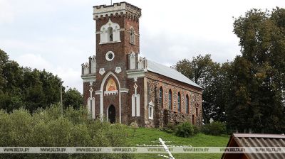 Iglesia de Santa Bárbara en Raitsa, región de Korélichi