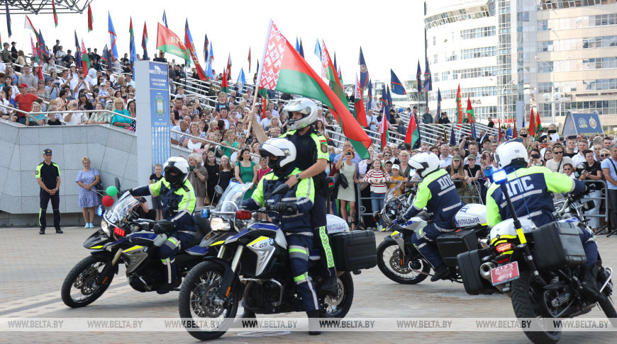 La milicia de Minsk celebró el 80º aniversario de su
formación 