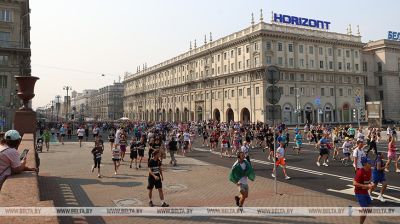 Cerca de 20 mil personas participaron en el Medio Maratón de Minsk 