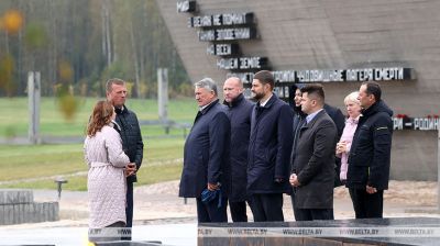 Una delegación parlamentaria rusa visita Khatyn 