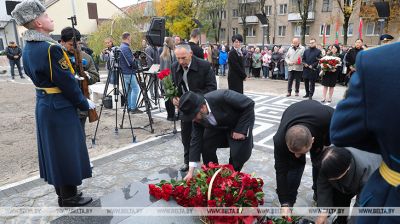 Brest honra la memoria de los prisioneros del gueto: inauguración del monumento renovado 