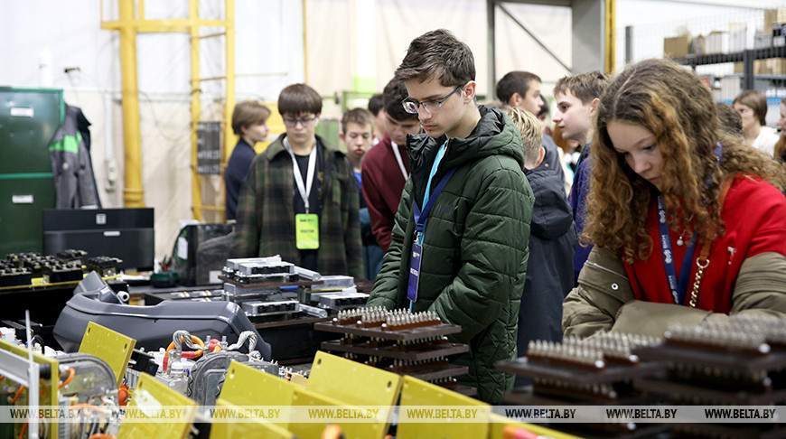 Turismo industrial: Los alumnos rusos visitan Belkommunmash 