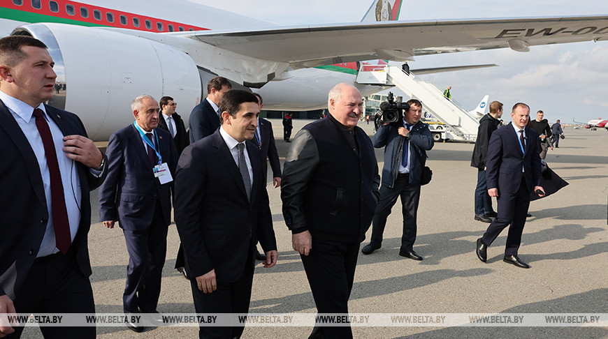 Lukashenko llegó a Bakú en visita de trabajo 