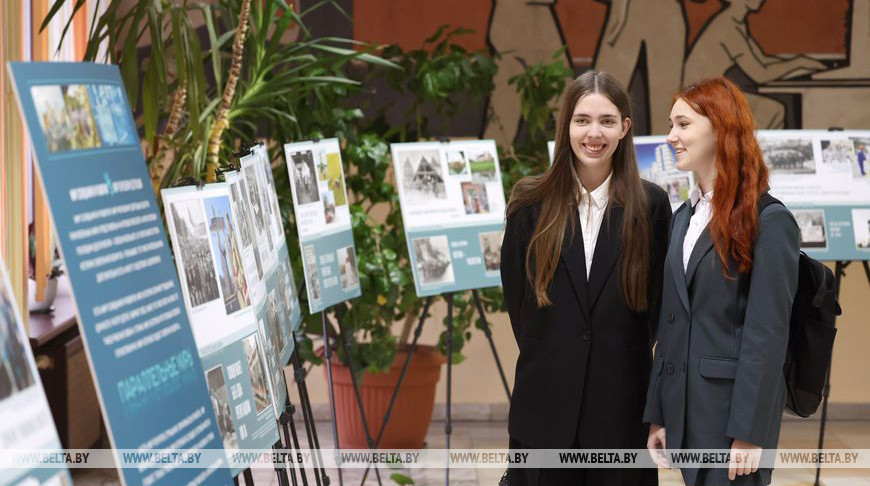 La exposición de BelTA “Mundos paralelos” en la Universidad Estatal de Informática y Radioelectrónica 