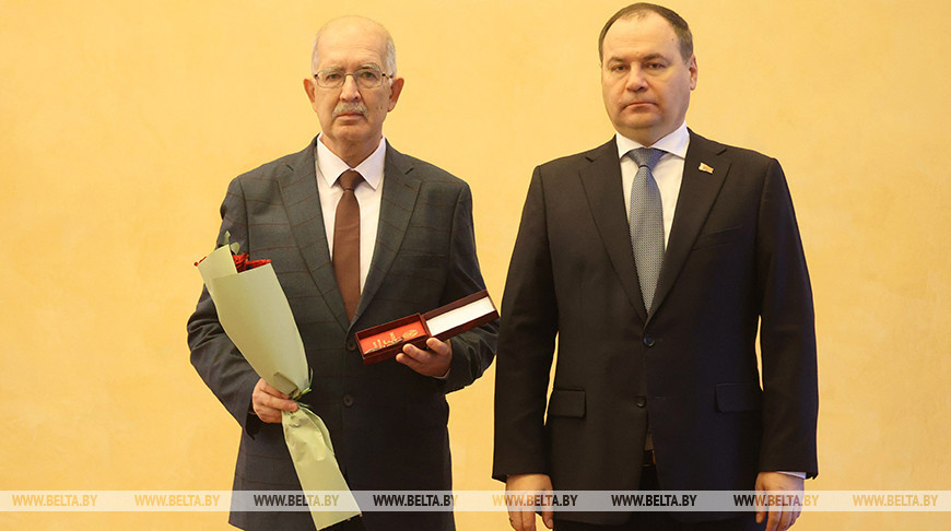 Golóvchenko entregó premios estatales a representantes de diversos ámbitos, entre ellos empleados de BelTA 