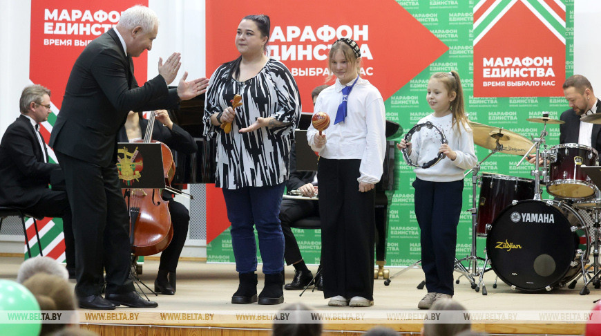 Una clase magistral de artistas de la Orquesta Presidencial
en el Maratón de la Unidad 