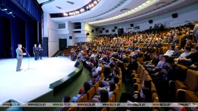  La Facultad de Periodismo de la Universidad Estatal de
Belarús cumple 80 años 