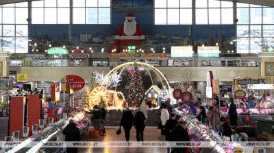 El mercado Komarovski decorado para el Año Nuevo 