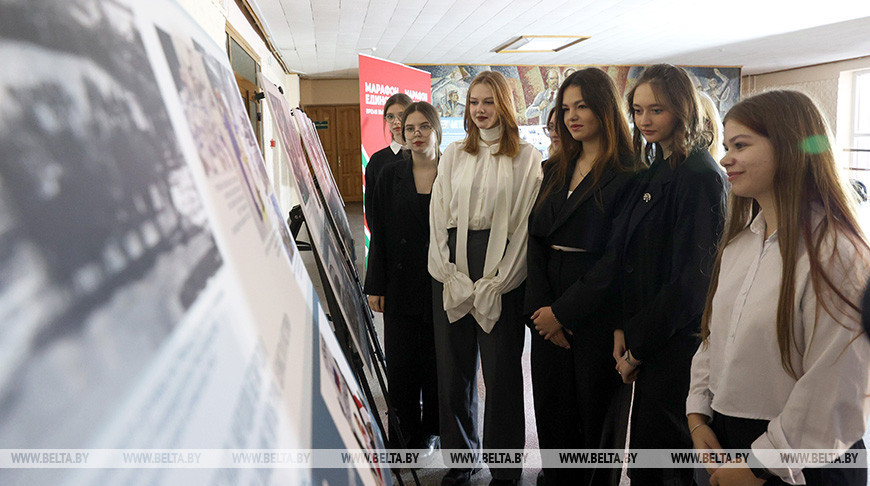 La exposición “Mundos paralelos” presentada en Brest en el marco del Maratón de la Unidad