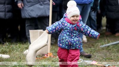  El primer Campeonato de Lanzamiento de Válenki se celebró en Moguiliov
 