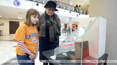 Inaugurada en Novopólotsk una exposición única de regalos al Presidente 