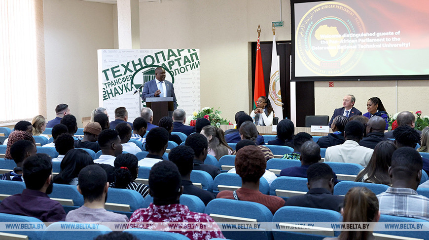 La Universidad Técnica Estatal de Belarús acogió una reunión con estudiantes de países africanos 