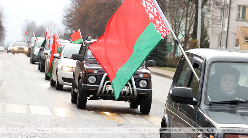 Carreras automovilísticas patrióticas en las regiones de Belarús 