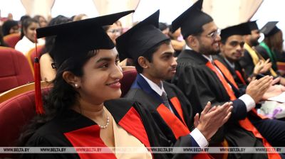Los estudiantes extranjeros de la Universidad de Medicina de Vítebsk reciben sus diplomas 