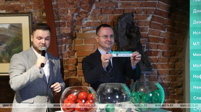 El sorteo del Campeonato de
Belarús de Fútbol se celebró en la Fortaleza de Brest 
