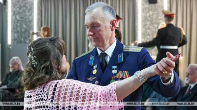 El Baile de Oficiales reunió en Vítebsk a veteranos del servicio militar 