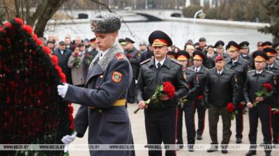 En Minsk se honró la memoria de los milicianos fallecidos en acto de servicio 