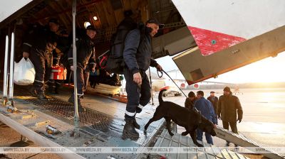 El avión con rescatistas belarusos regresó de  Myanmar
