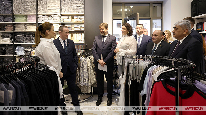 Turchín visitó tiendas belarusas en Azerbaiyán 