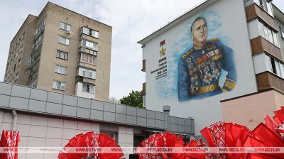 Katunin, Zhúkov, Denisenko. Inaugurados en Gómel tres
murales en honor de los Héroes de la Unión Soviética 