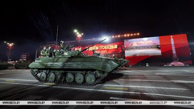 El ensayo general del desfile militar del 80º aniversario de
la Victoria en Minsk 