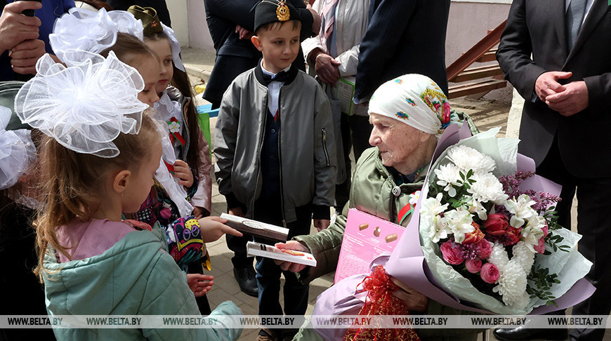 Siguen las felicitaciones de los veteranos