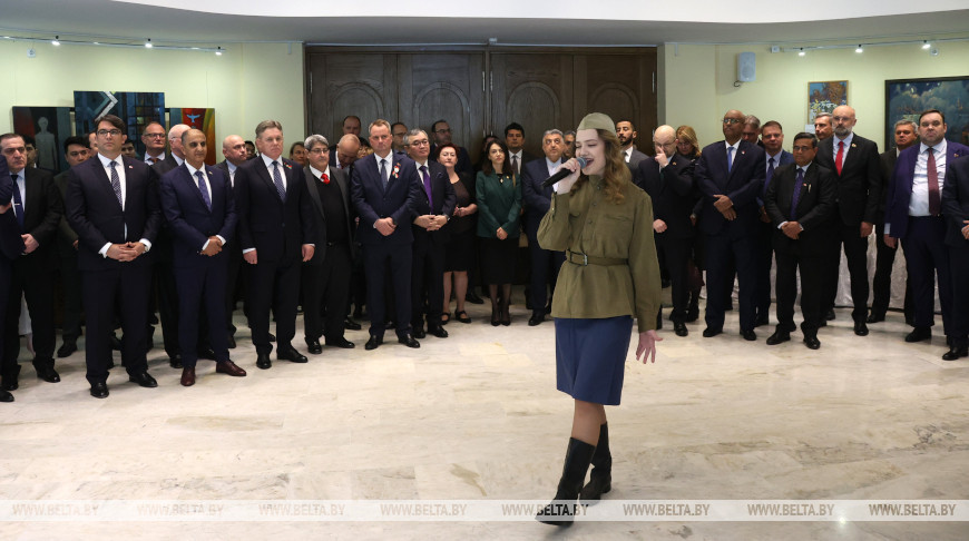 El Ministerio de Asuntos Exteriores organizó un acto para conmemorar el 80º aniversario del Día de la Victoria 