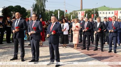 Los participantes del foro mediático en Gómel honraron la memoria de las víctimas del genocidio 