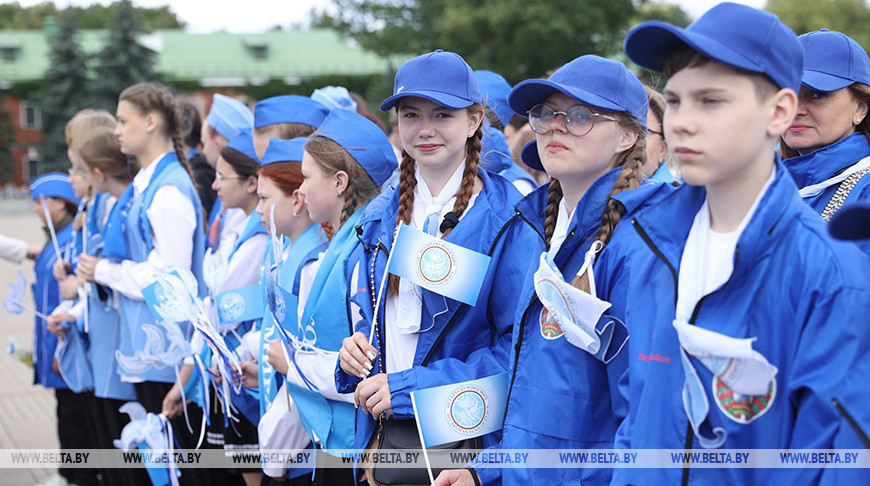 Brest acoge el festival infantil por la paz 